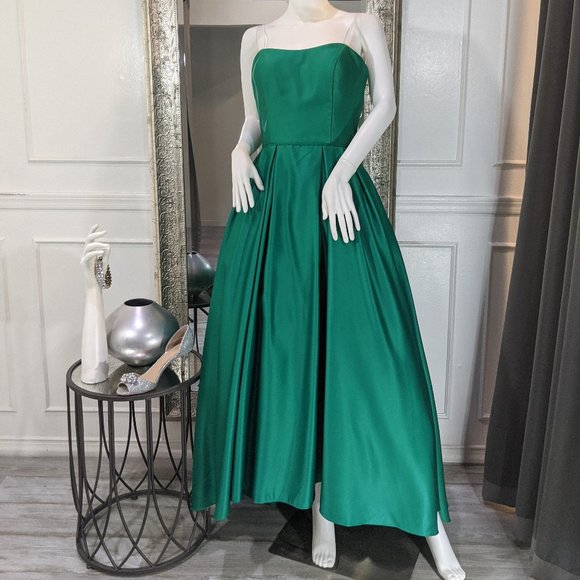 Betsy & Adam Dresses & Skirts - Emerald Green Formal Evening Prom Dress Gown
